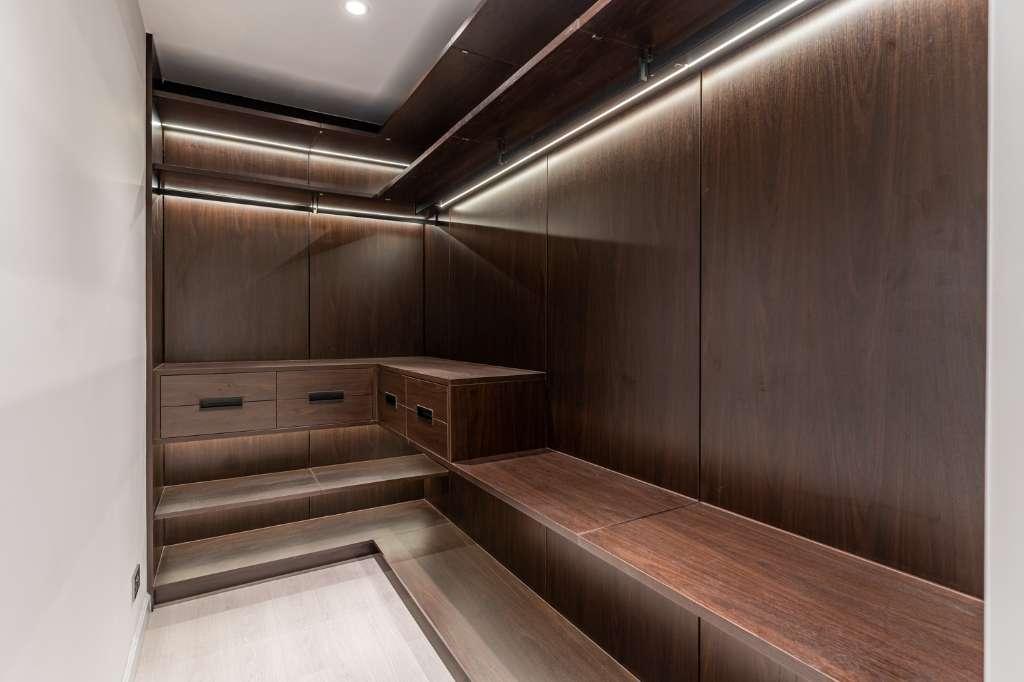 Luxe woonkamer met uitzicht in J Tower 3