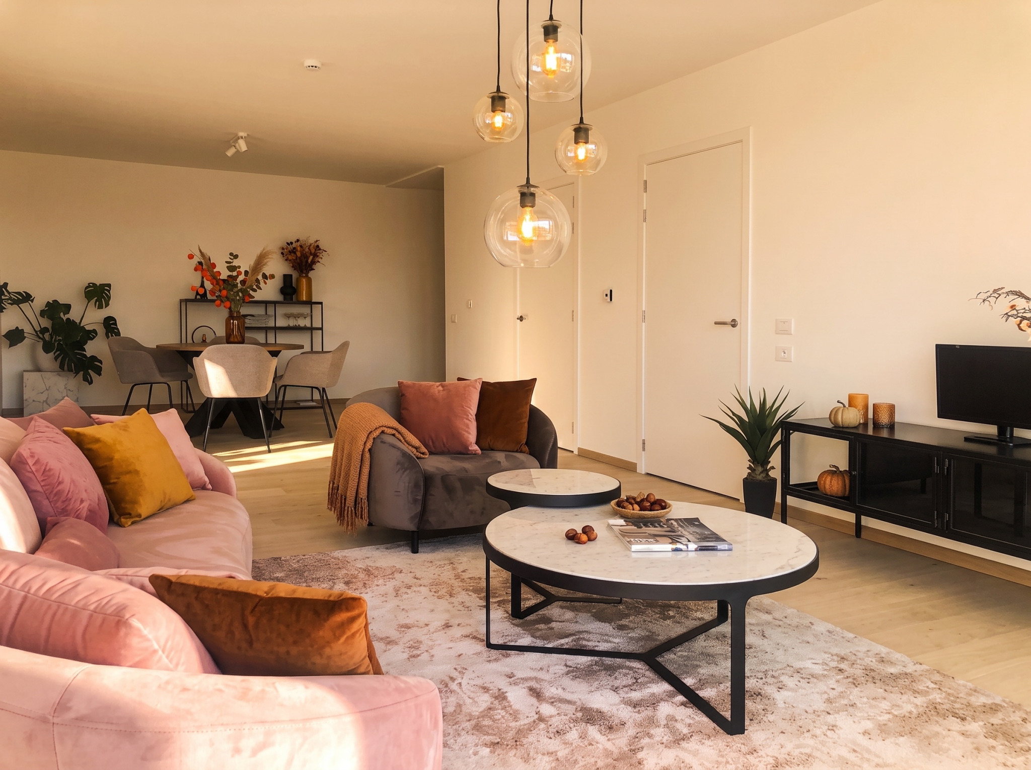 Lichte woonkamer in een appartement van Residentie Pur Sang Waregem